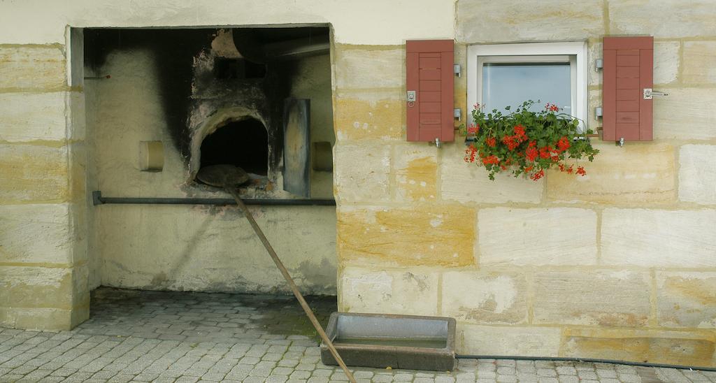 Landgasthof Und Hotel Weisser Lowe Eckental Exterior foto