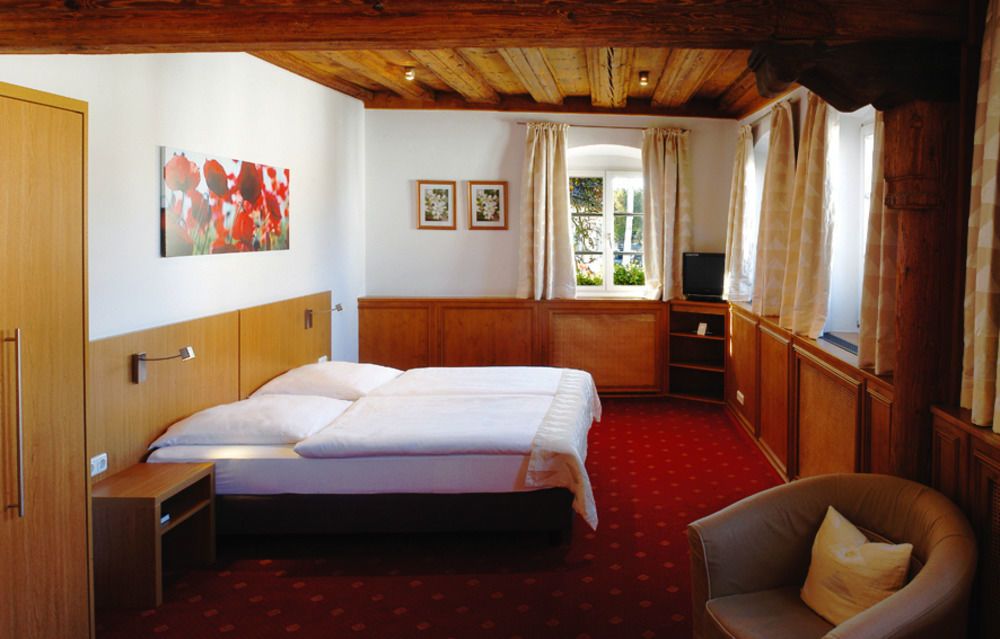 Landgasthof Und Hotel Weisser Lowe Eckental Exterior foto